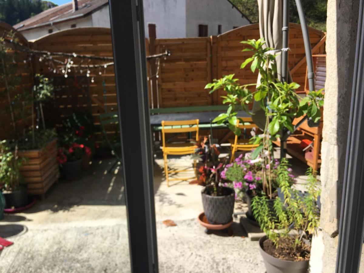 Plein Pied Village Montrond  외부 사진